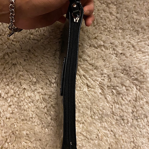 Kate Spade black patent leather wristlet - Picture 5 of 7